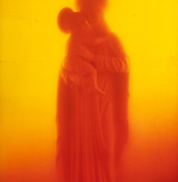 Andres Serrano: Madona s djetetom, cibachrome, 1987. (foto reprodukcije: R. Kosinožić)