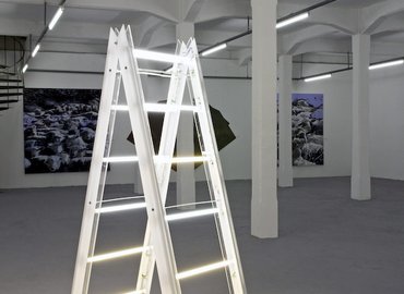 {'image': <Image: 09.jpg>}